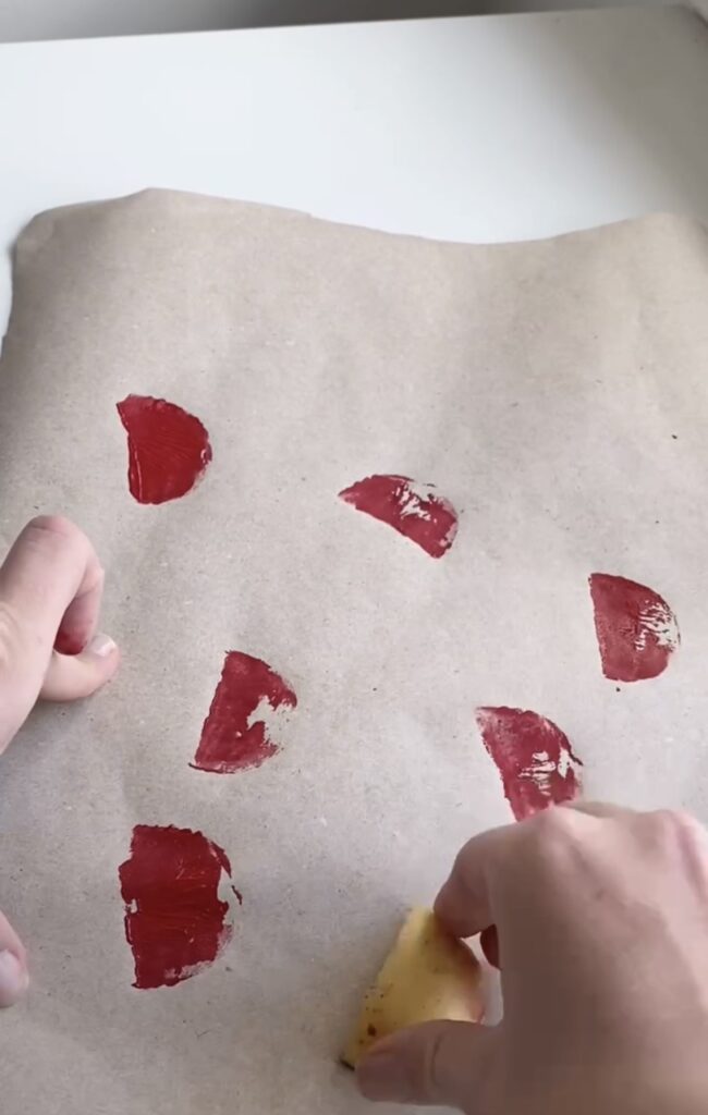 Der bliver stemplet mere på gavepapiret