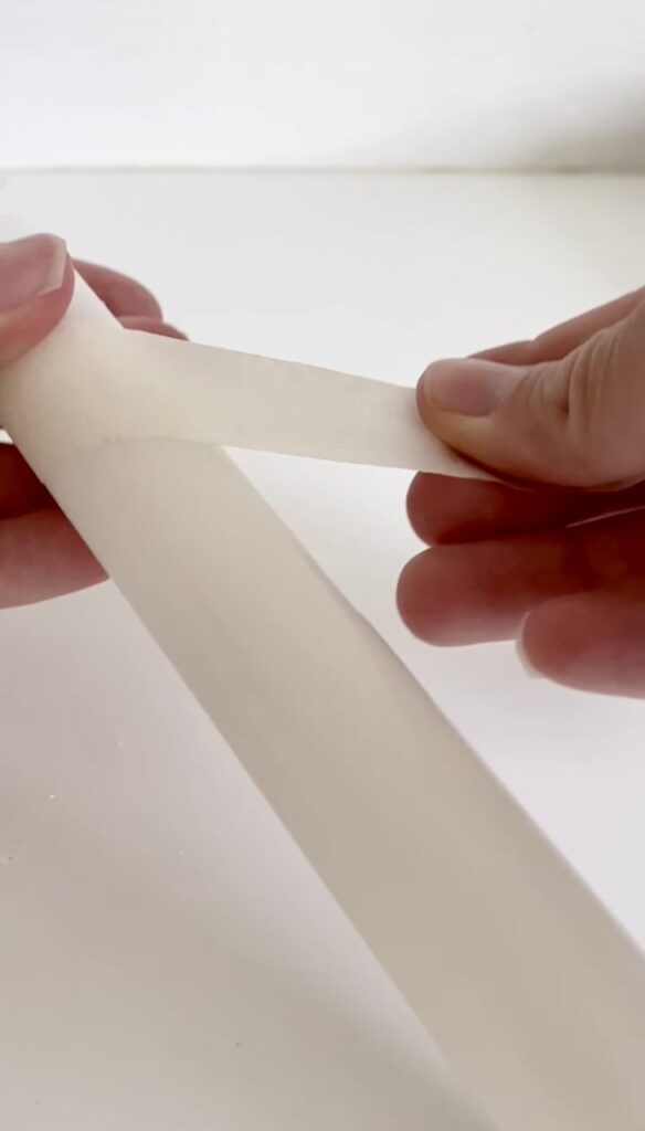 Placer malertape på et stearinlys.