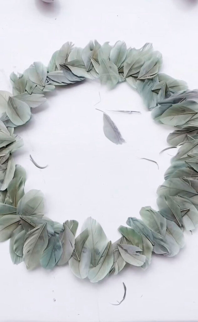 Fjer på hele metalringen. 