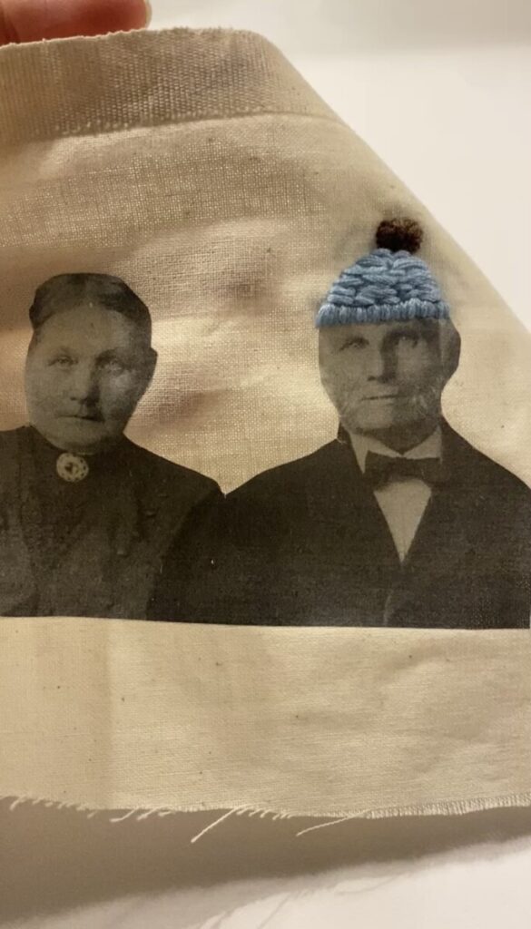 Juleophæng med broderi.