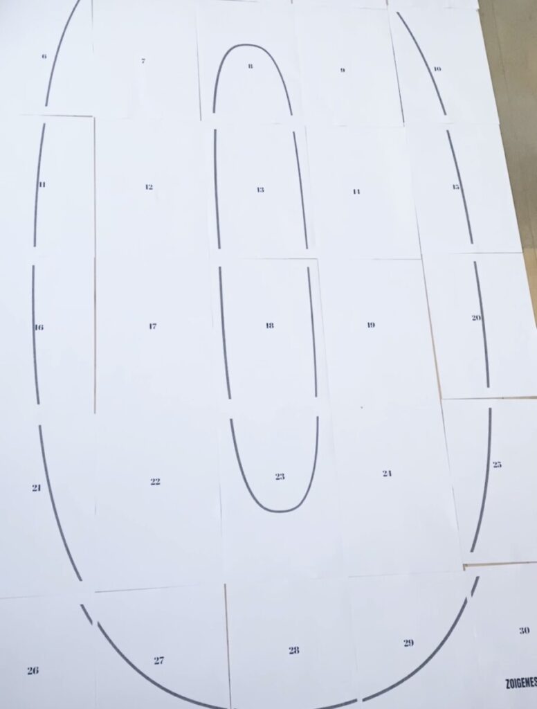 Balloner i tal: Start med at tape siderne sammen i den rigtige rækkefølge og klip herefter tallet ud.