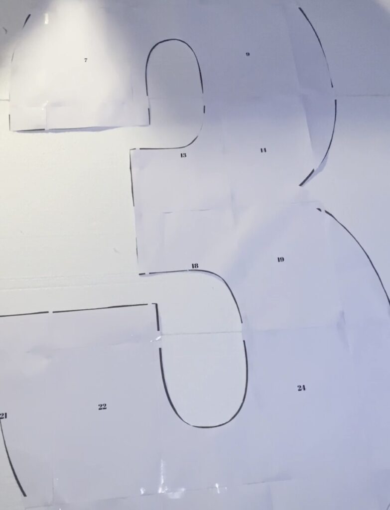 Placer tallet på flamingopladerne.