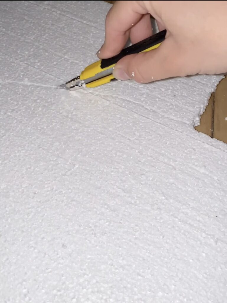 Skær tallet ud med en hobbykniv.